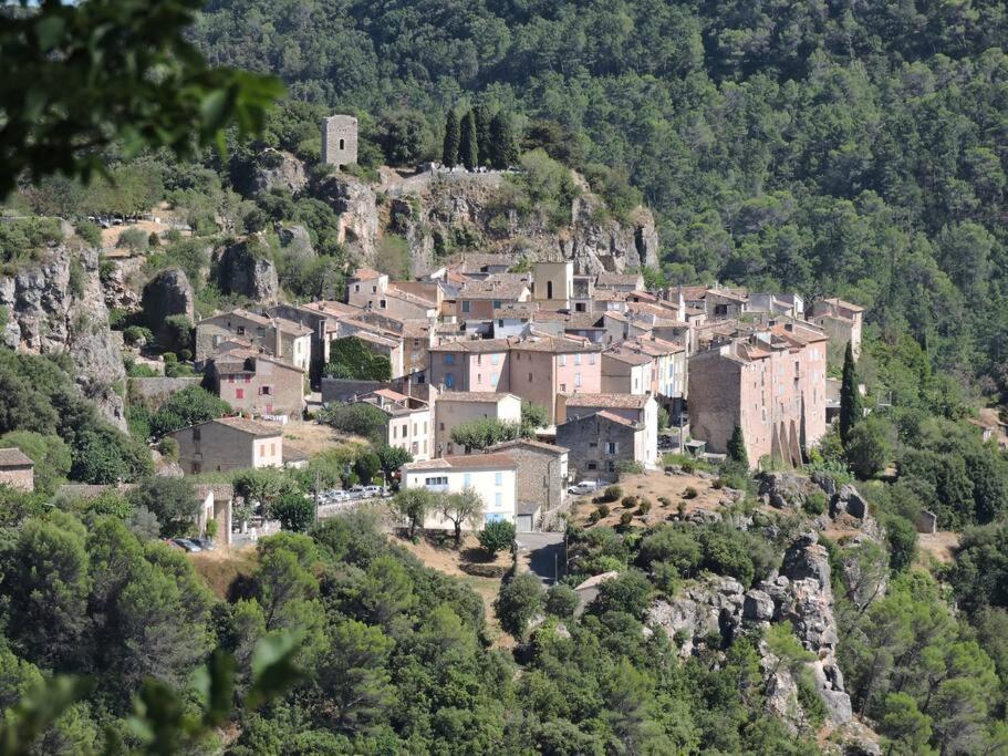 Chateaudouble : Appartement Au Calme Exterior photo