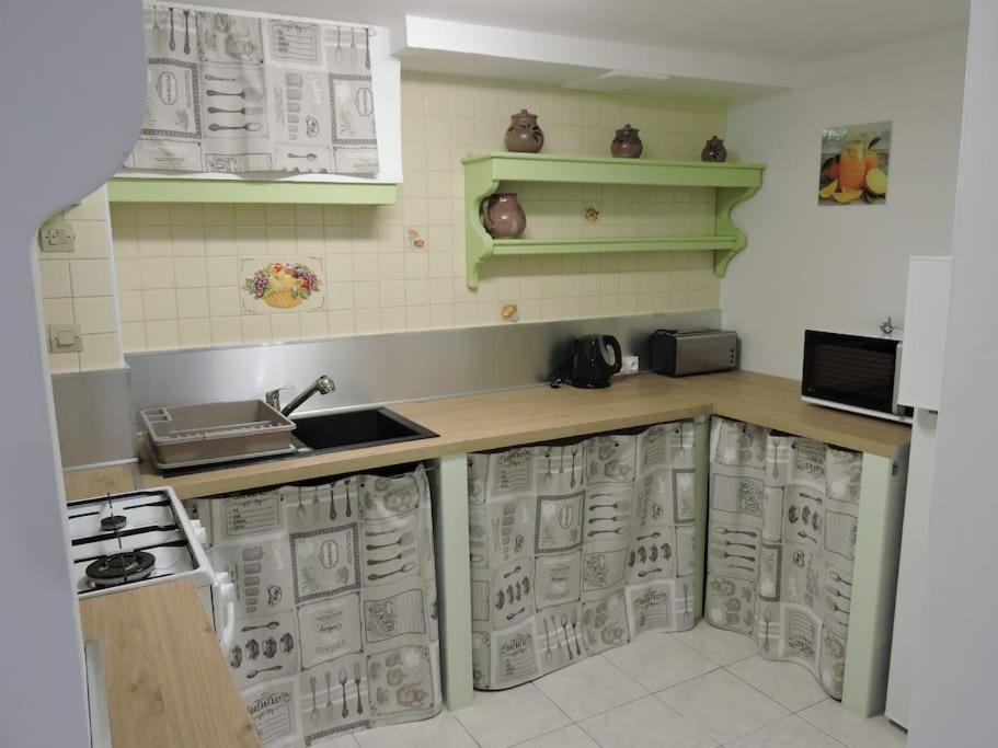 Chateaudouble : Appartement Au Calme Exterior photo